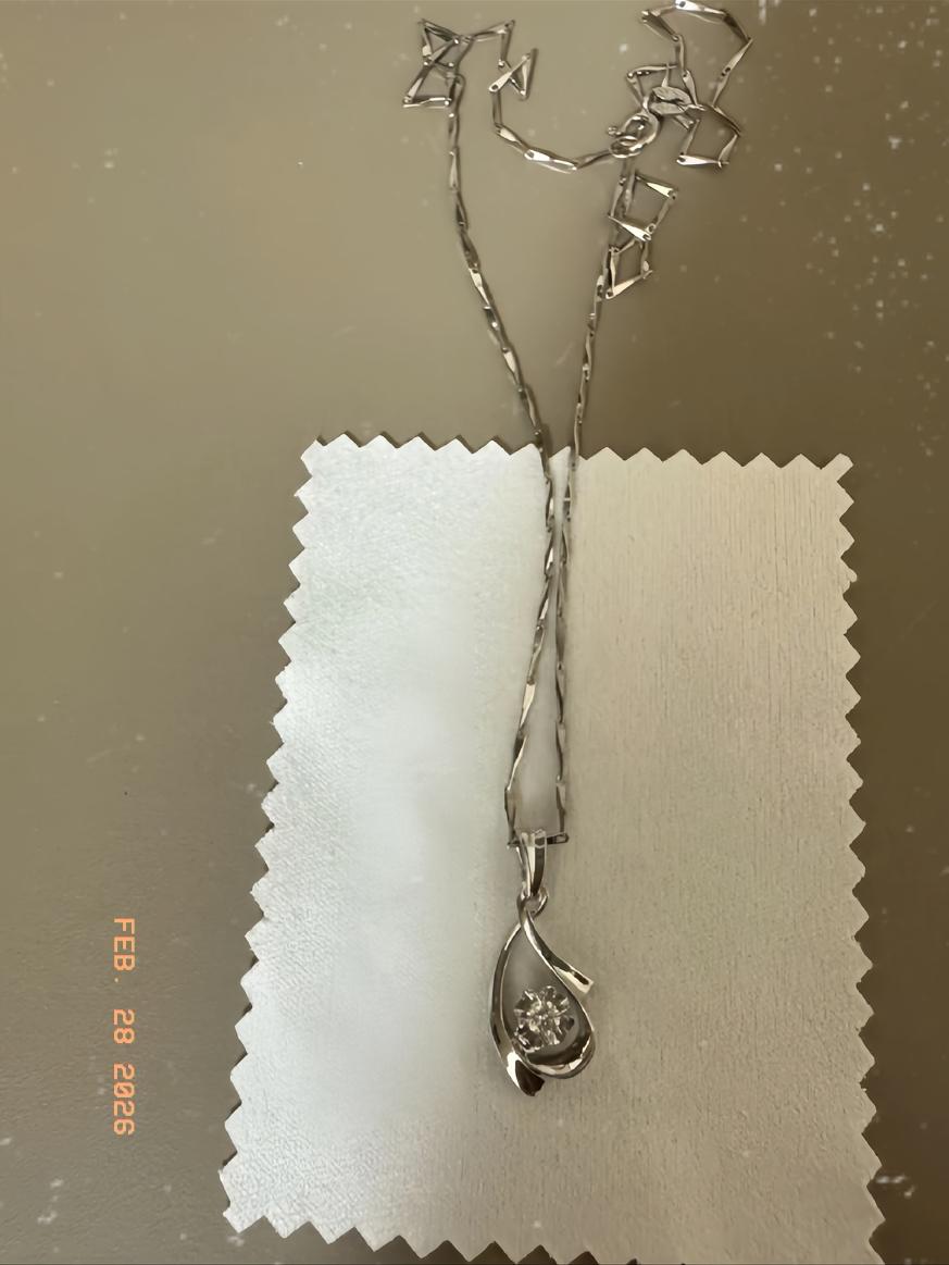 我真的要被自己蠢哭了！前天把一条10.72克的“铂金”项链给卖掉了，结果回家翻