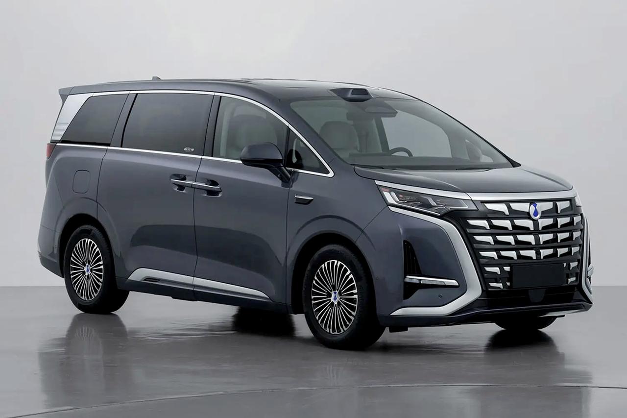 115度电的腾势D9来了，零跑D99怎么办？新款腾势D9EV，配备了115