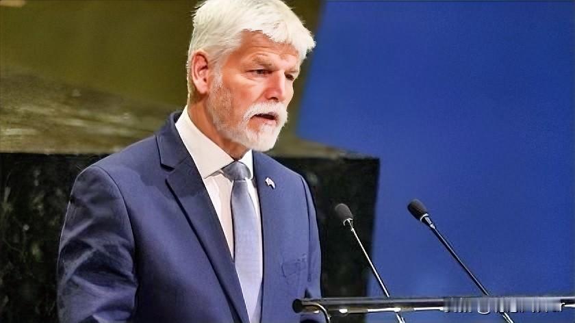 为乌克兰做决定了！访问基辅的捷克共和国总统帕维尔表示，为了实现和平，乌克兰只能做