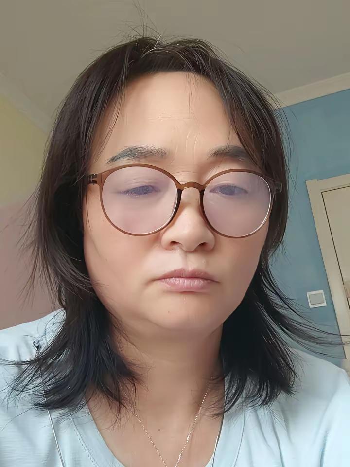人老了真可怜我今年54岁，在儿子家带孩子，以前年轻时挣的钱全部花完了，现在