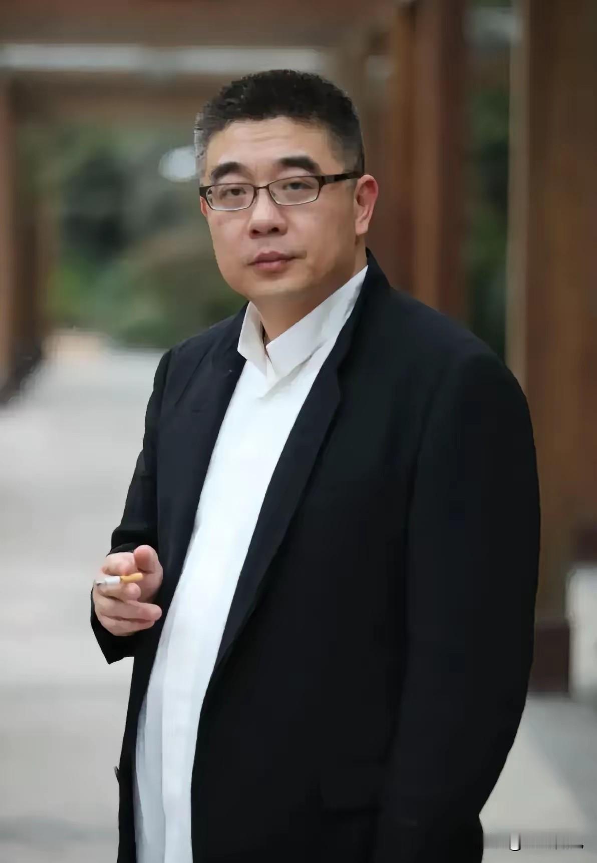 别让“随手花”掏空你的钱包！钱文忠教授的话复旦大学钱文忠教授说：“年轻人一