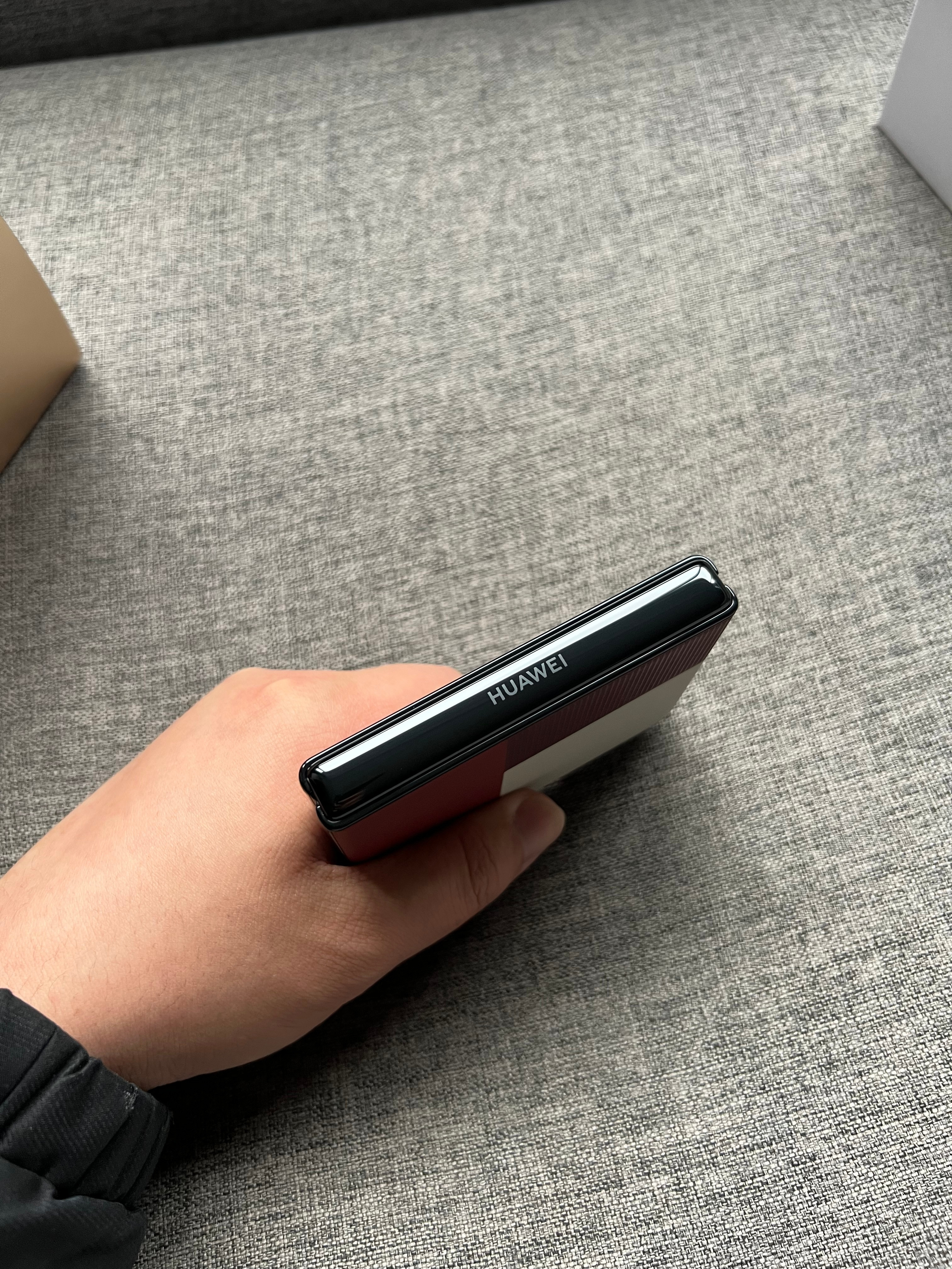 华为PuraX典藏版16+512G型格红，99新带盒子充电器，基本闲置，