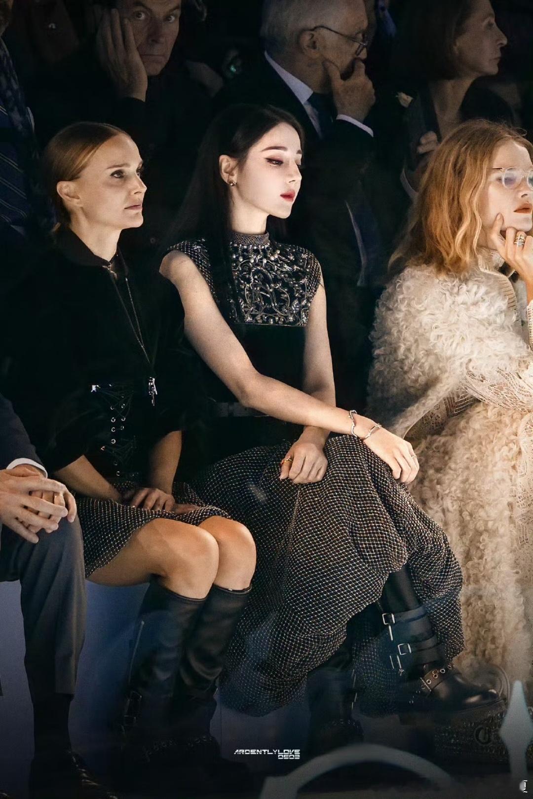 “中国人骨相比不了外国人”完全就是刻板印象，迪丽热巴这张脸是专门来为国人争光的吧