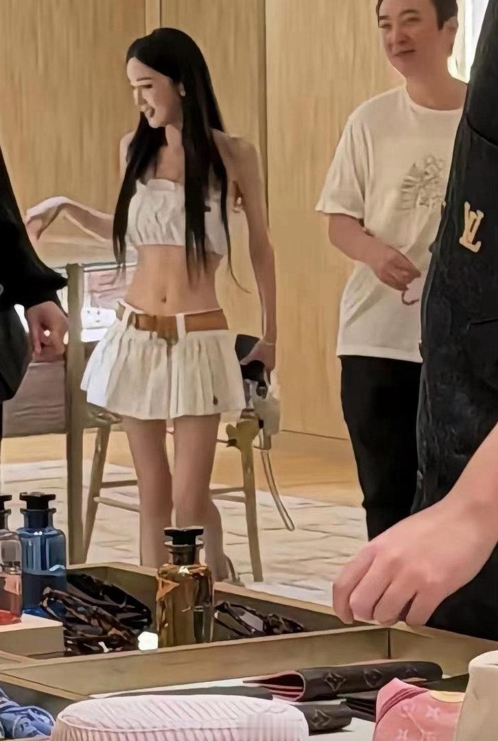 王思聪女友这身材好干，他喜欢这种？​​​