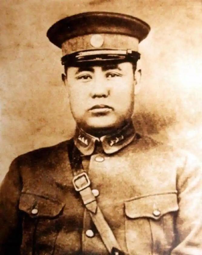 傅作义原本拟授上将，毛主席没点头，最终周总理亲自找傅说明原因。临近1955年大授