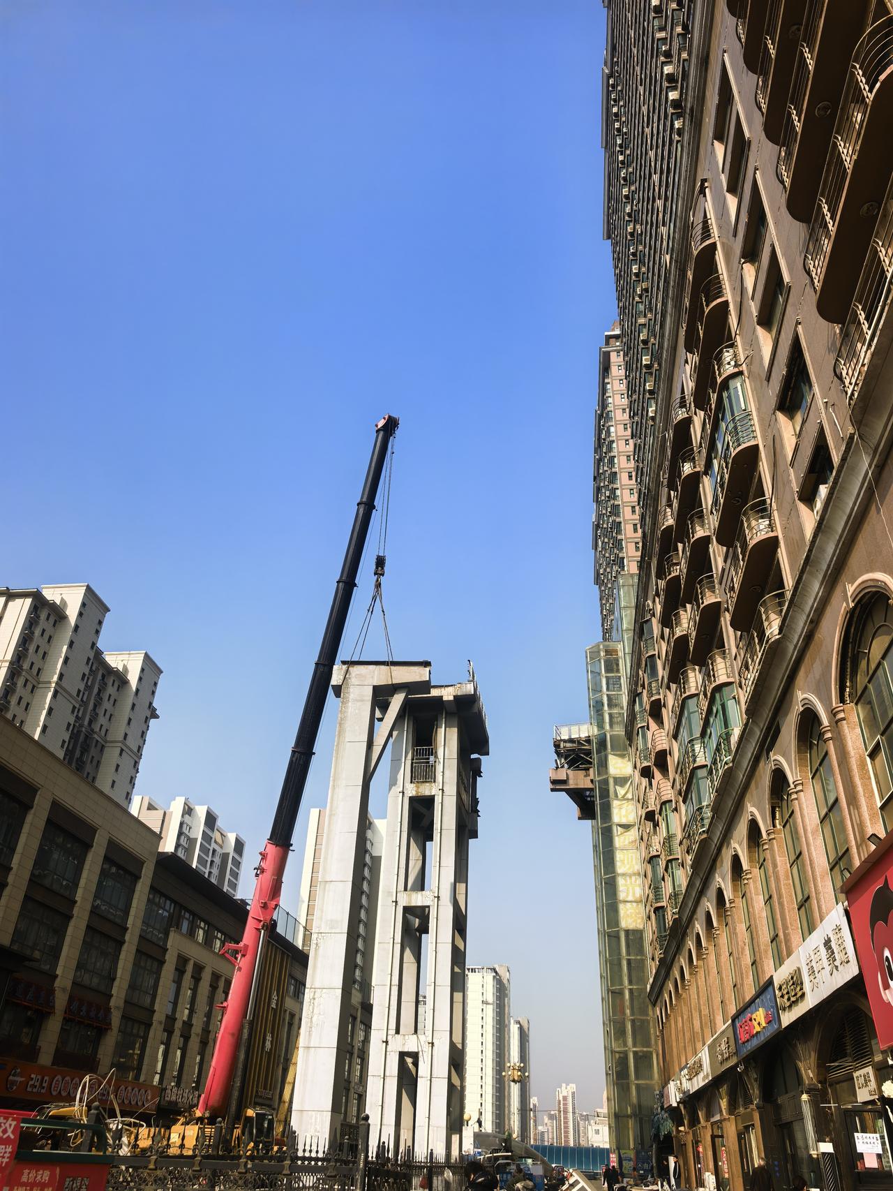 拆了！号称石家庄最长最高电梯已经拆除！这两天，经过石家庄空中花园发现，这里原来的