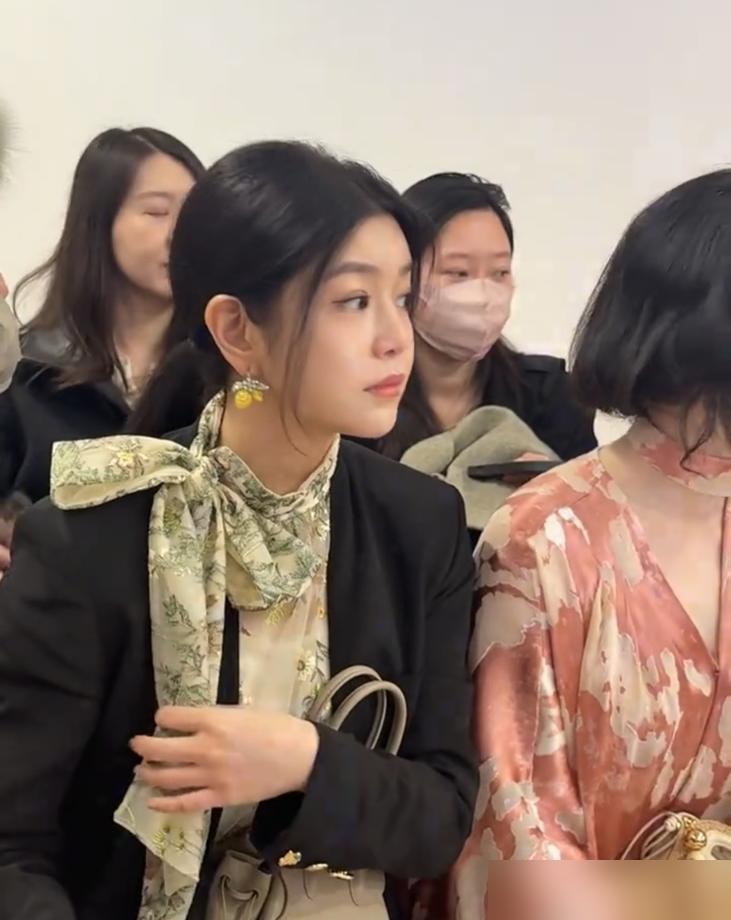 42岁的陈妍希，离婚一年狂甩8公斤，活生生把自己整回了22岁！想当年，全网