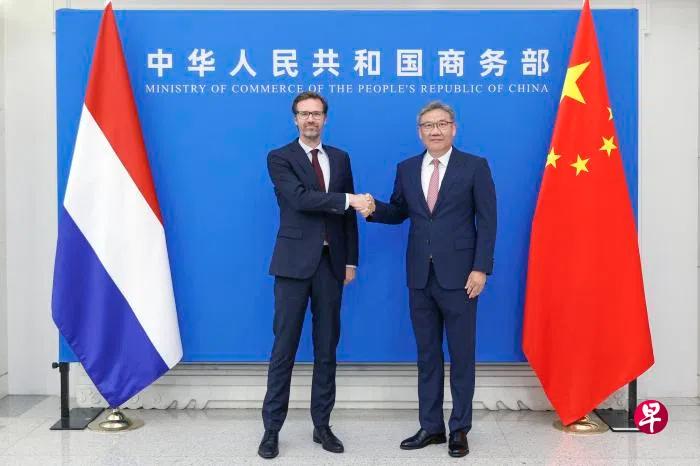 荷兰当局先把安世半导体的控制权给回中国企业再说。7月7日，荷兰外贸与发展合作大臣