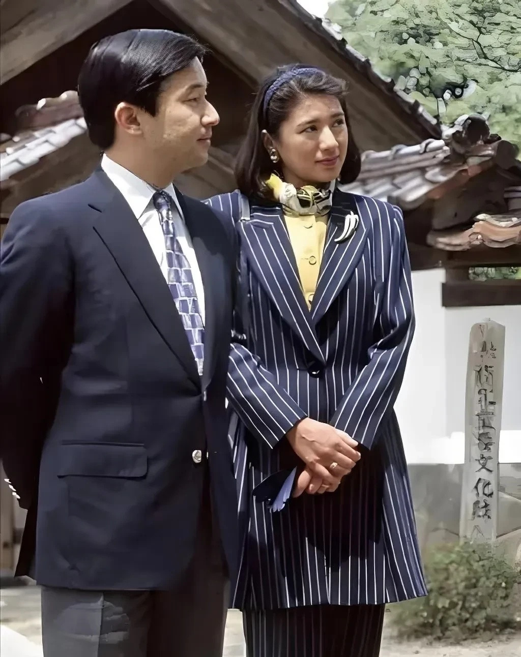 德仁只是单纯被漂亮女生吸引，根本不在意女生本身的性格和背景，反正结婚之后宫内厅会