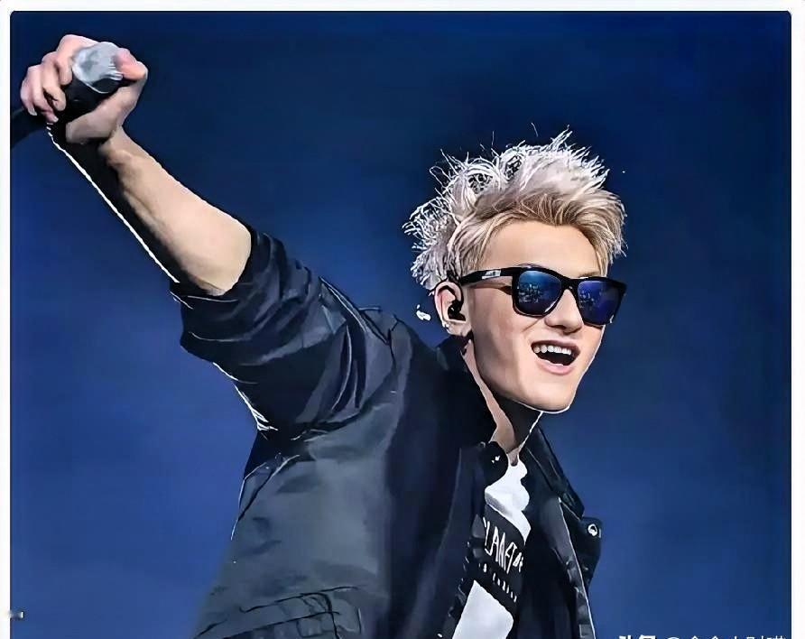 黄子韬缝了43针，才让一位母亲对女儿的未来，从“想太多”变成了“想通了”。20