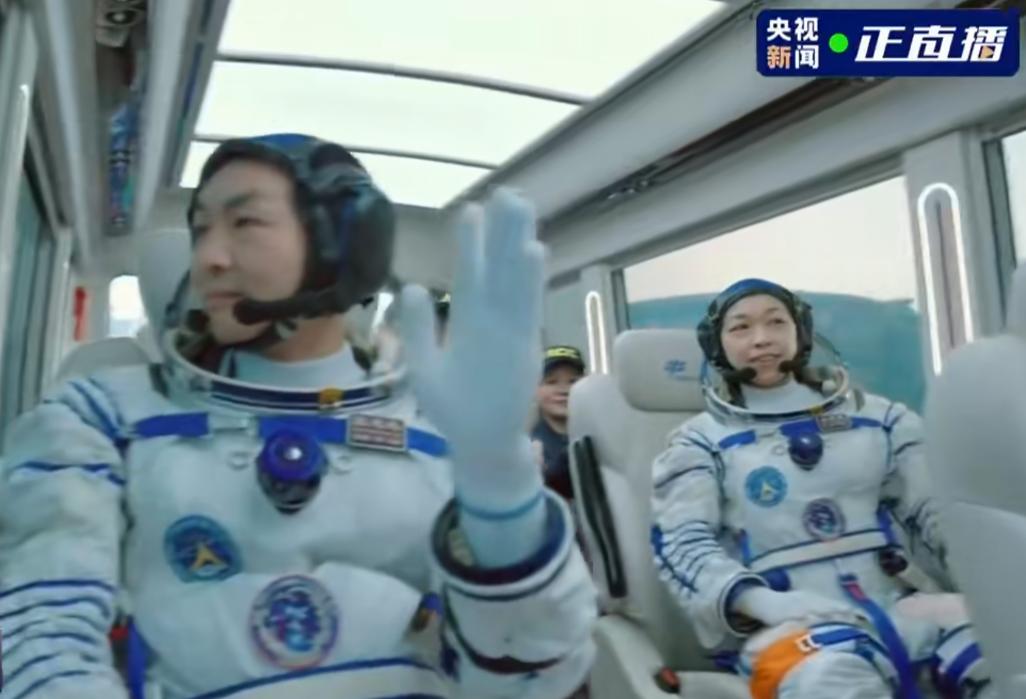 太特殊！中国航天员专用车没有车牌，只有一句话。5月24日神舟二十三号发