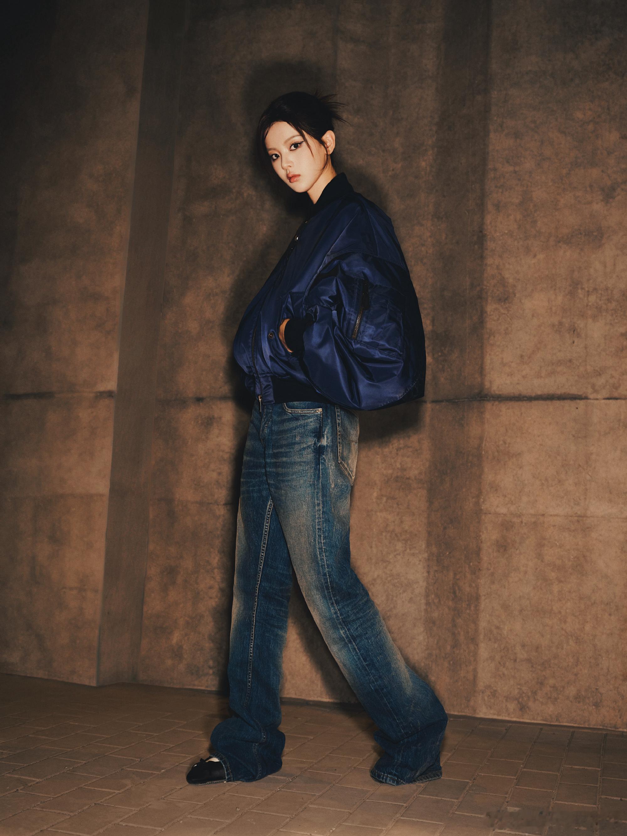 杨超越飞行夹克造型为Balenciaga2025秋冬系列高定秀预热🔥杨超越巴