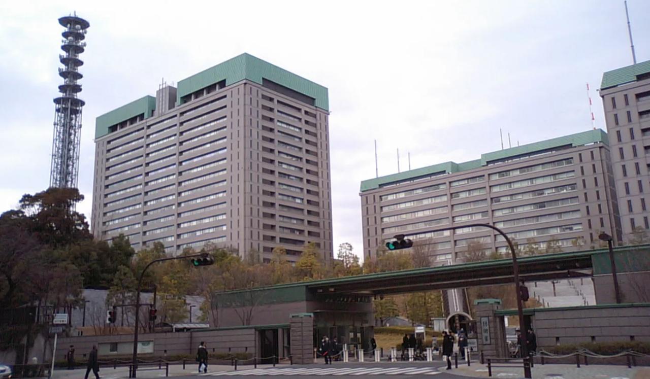 日本打的一副好算盘，疯狂碰瓷中国！日本防卫大臣小泉进次郎表示，“在中国试图单方面