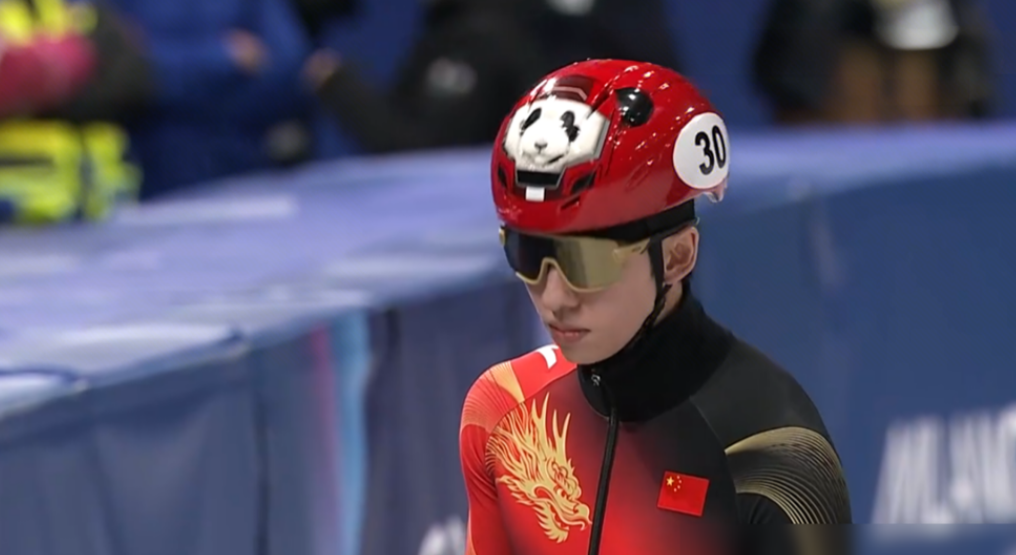 米兰冬奥短道速滑1000米，谁敢想？29岁的林孝埈，头戴萌萌熊猫盔，却在“死亡之