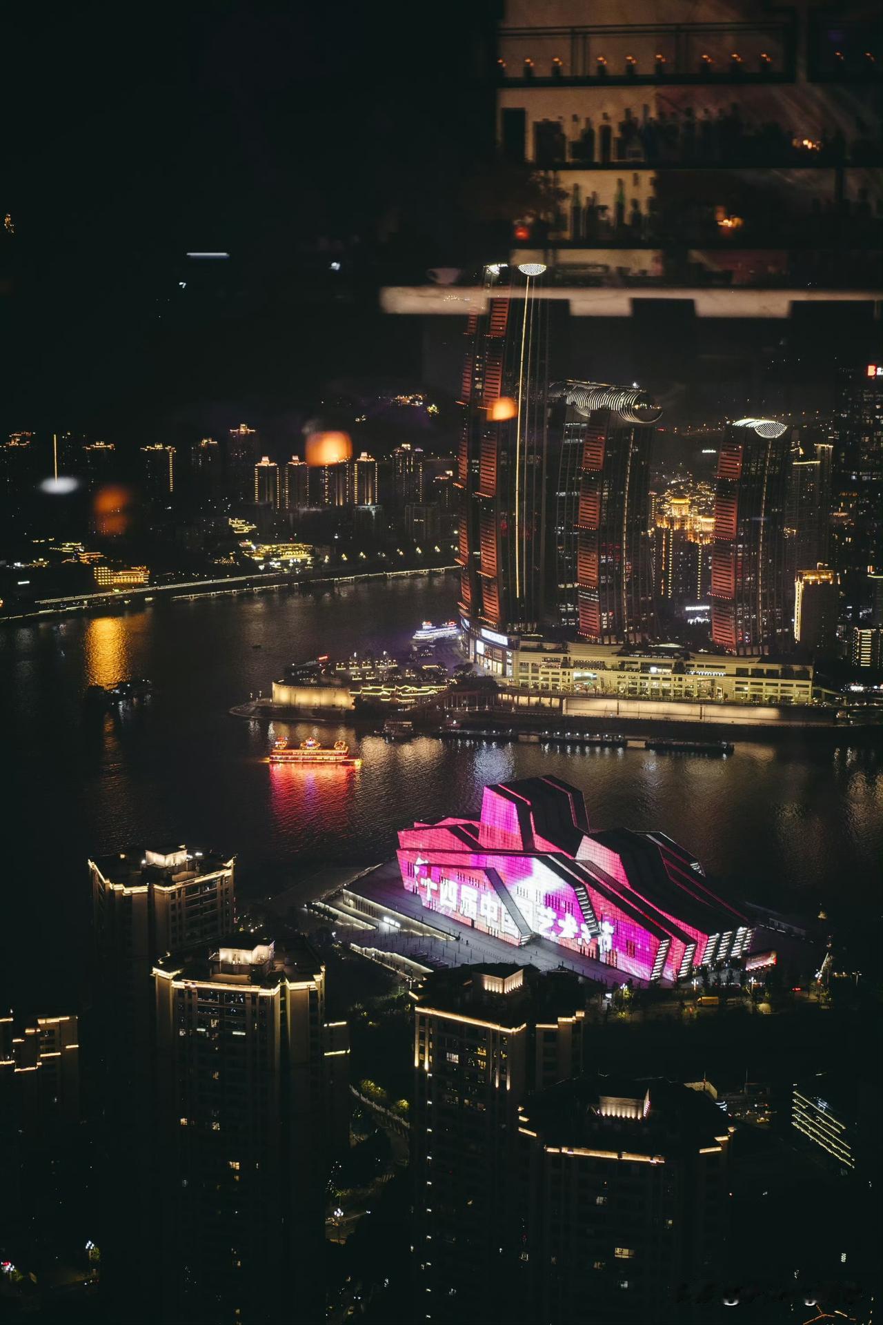 重庆夜生活｜62层高空酒吧旅行最幸福的事莫过于白天喝下午茶、晚上喝小酒而