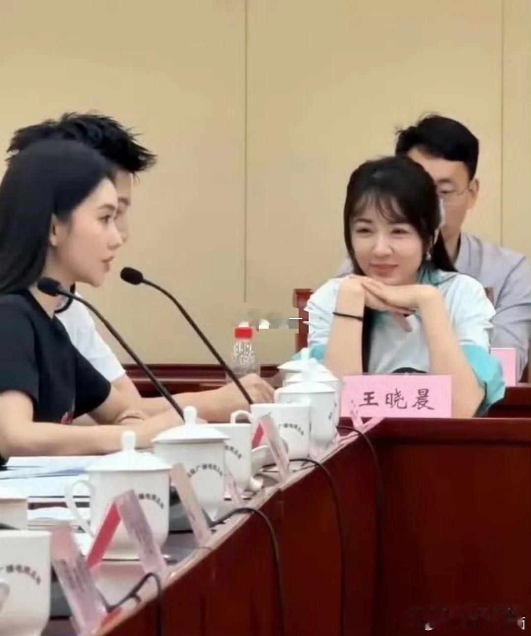 王晓晨这是怎么了，前后反差也太大了吧！