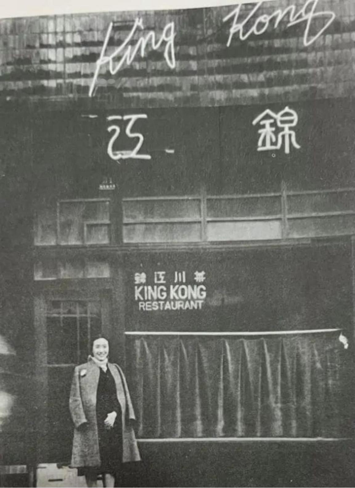 1925年，连生4女的董竹君，为圆丈夫儿子梦，冒死怀第5胎。她肚大肥圆，爱吃辣椒