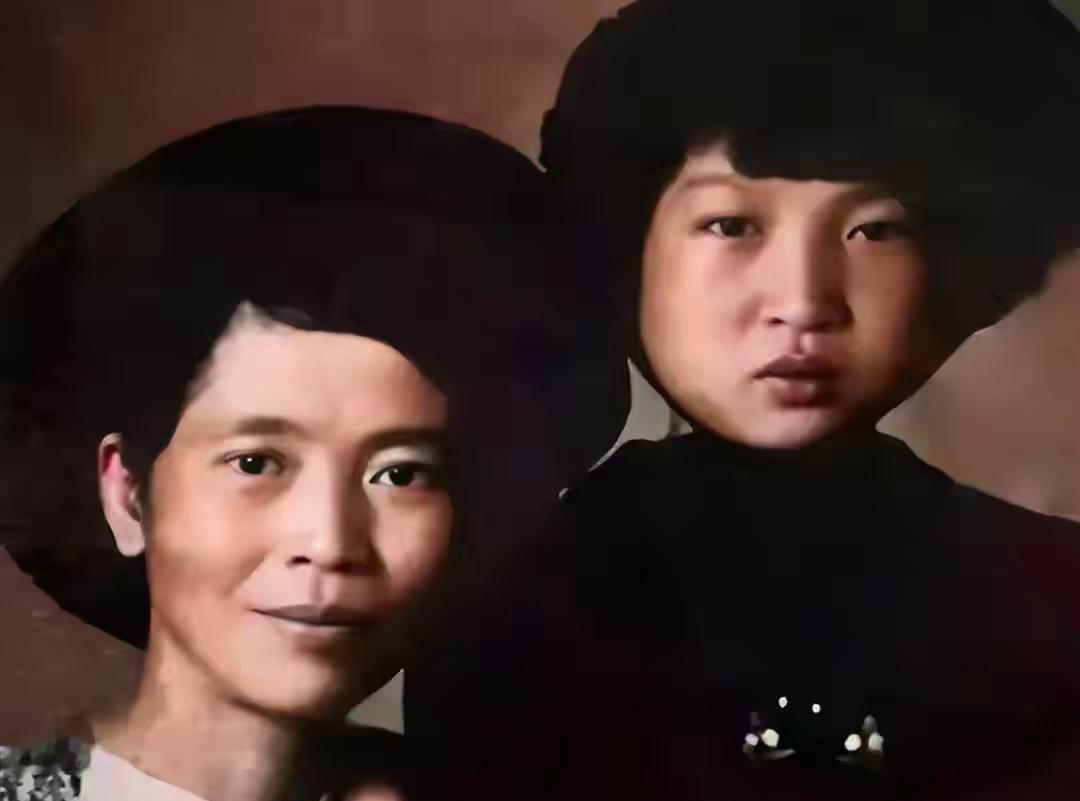 一方白手帕，四个字：从此诀别，1937年秋，贺子珍离开延安，警卫员带着毛泽东的信