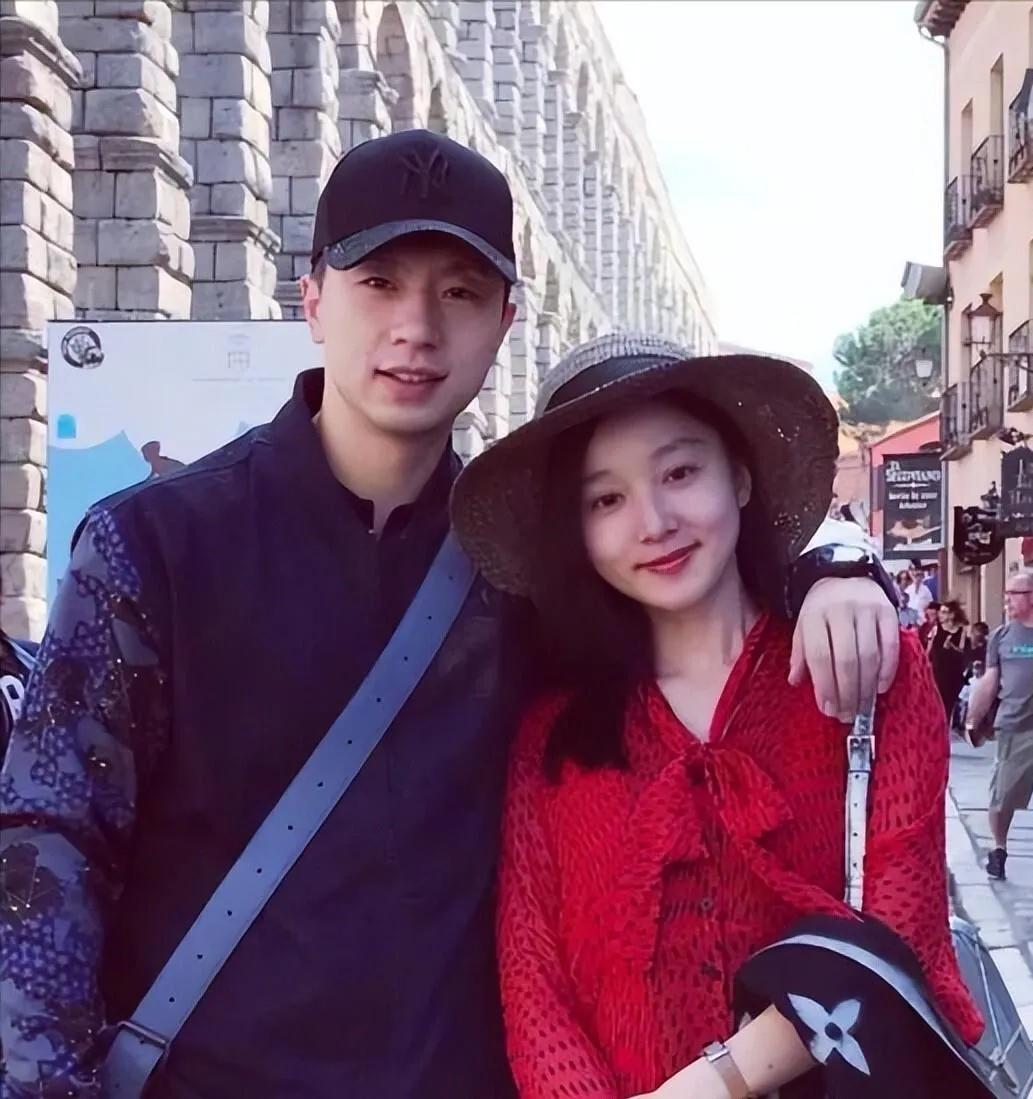 夏露：整整17年了，才发现全世界能配得上马龙的女人，依旧只有她当年校花夏露被