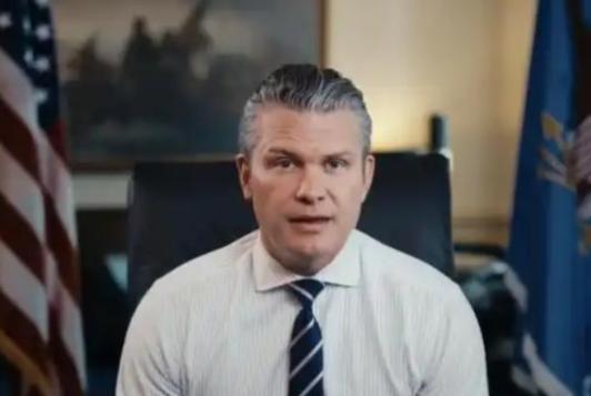 美国国防部长赫格塞思签署了一道让人头皮发麻的文件，从今以后，所有美军士兵，可以在