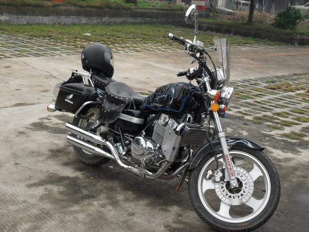 今天堂哥从石家庄回来拜年了，骑个小摩托车就来了，差点没认出来。他在石家庄开了