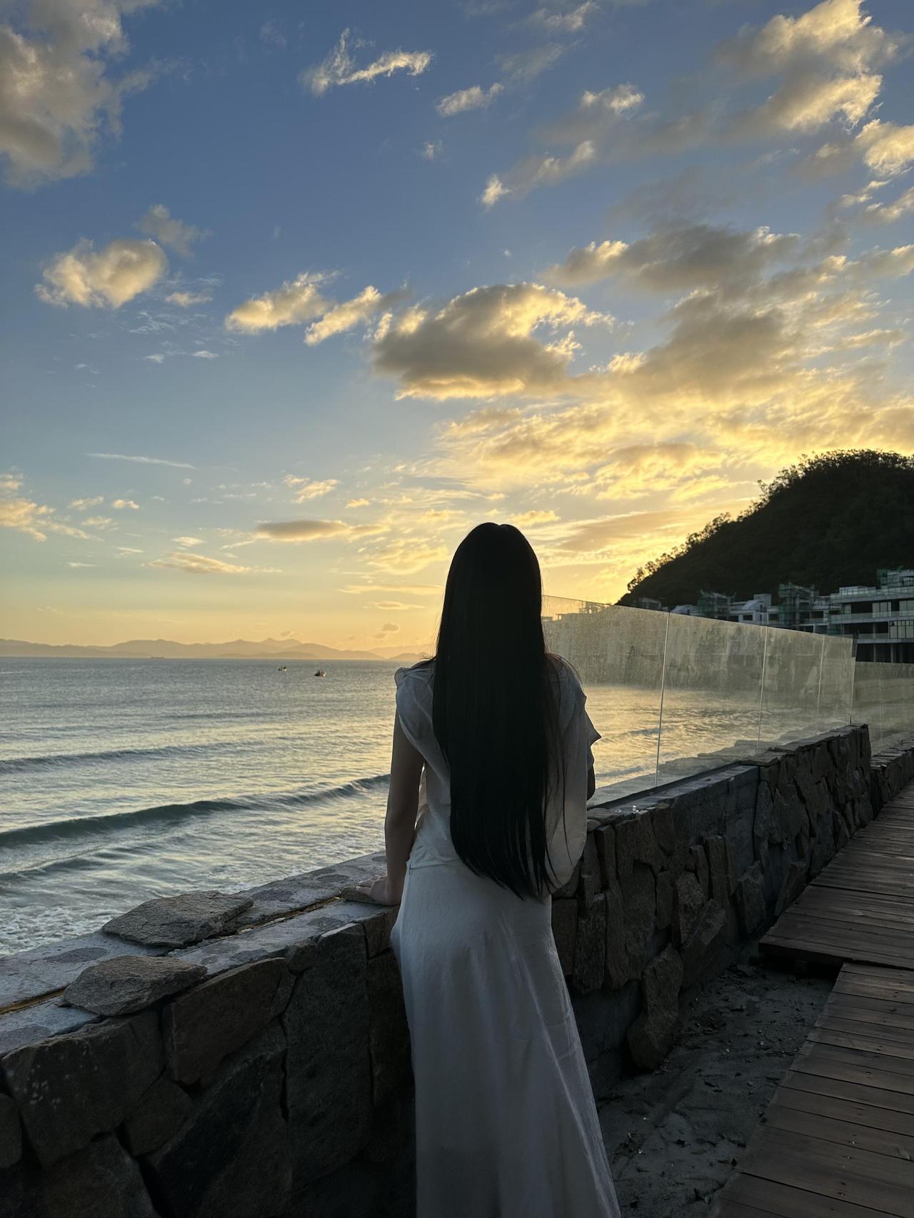 男人为啥找老婆？为了晚上能睡着。女人为啥找老公？为了白天有依靠。男人觉