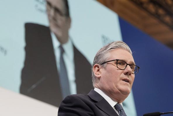 在慕尼黑安全会议上，英国首相斯塔默在发表讲话时赢得了掌声英国首相在会上说的话