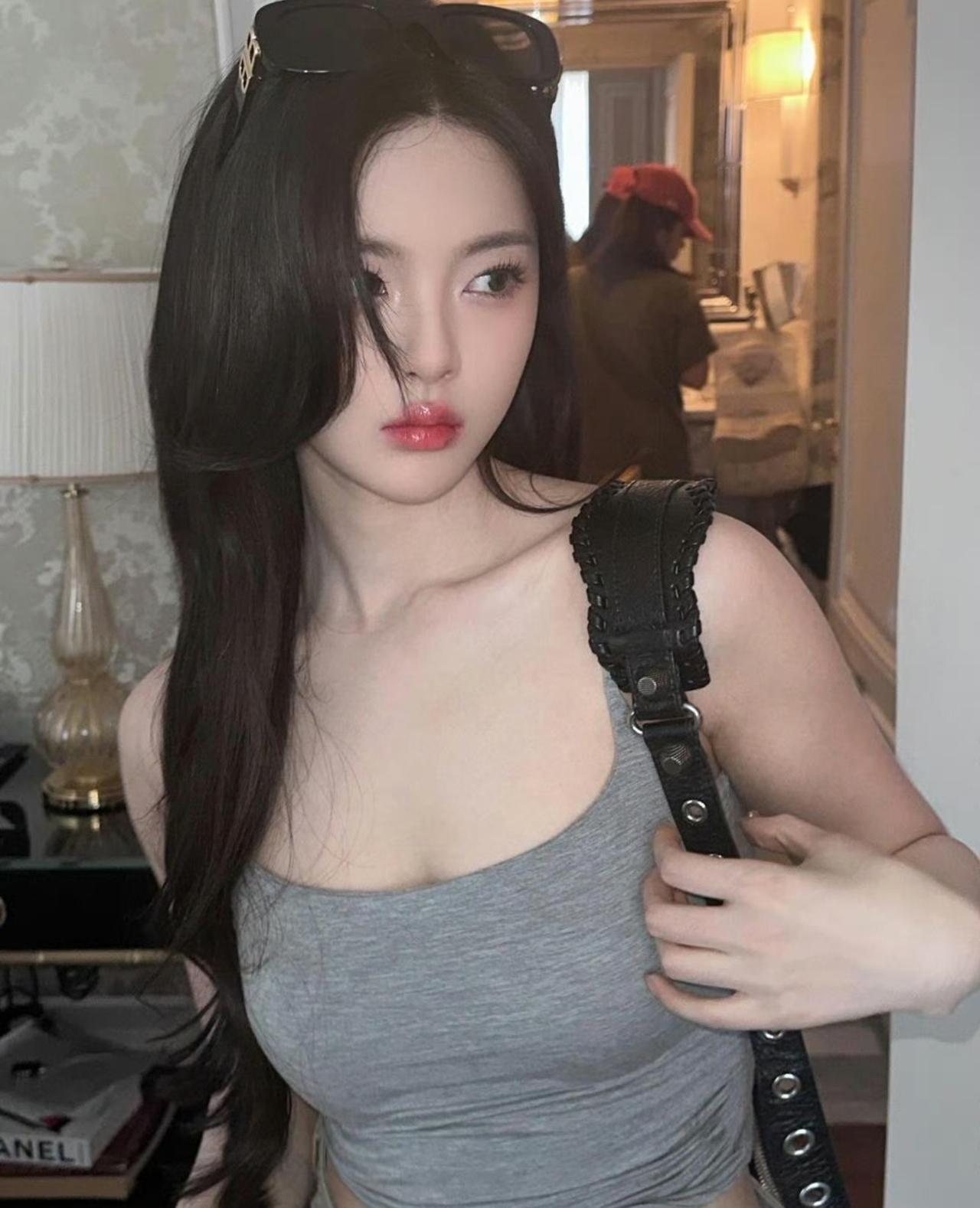 杨超越这张脸，真是绝！之前大家说“靠脸吃饭”都觉得不可能，但杨超越自己偏偏做到