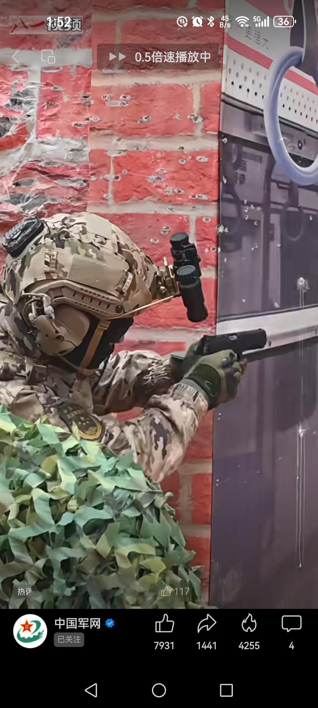 这室内训练场，一眼湖南总队特战大队，双筒猫眼和耳机不知道是不是他们自己的→_→