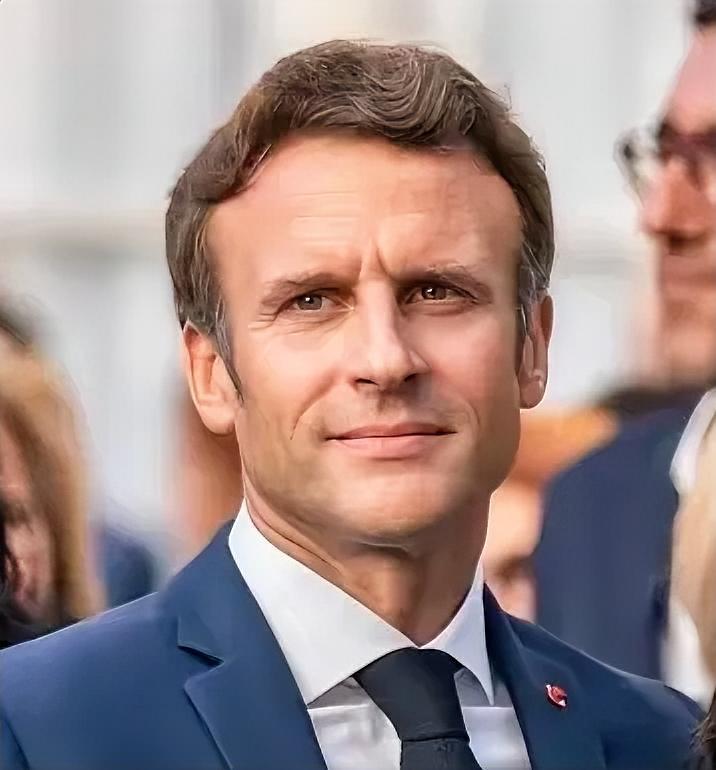 马克龙怒斥：关税威胁绝对不可接受！他还解释了法国为什么派兵格陵兰岛？面对美国