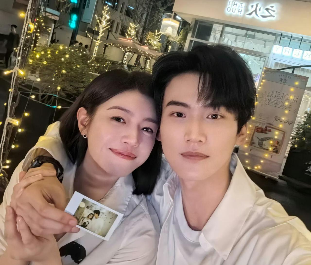 周柯宇太会来事！把陈妍希“飞出太阳系”的眼线P没了，00后冲浪速度绝了陈妍