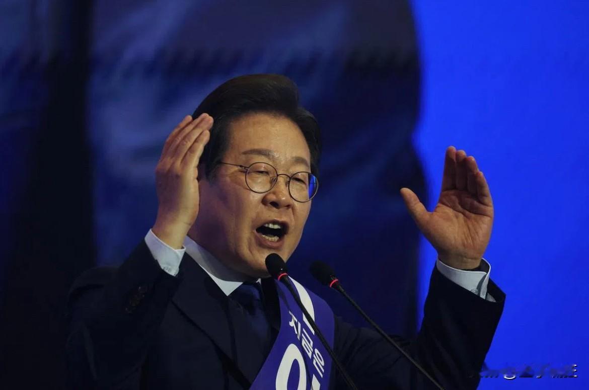 我发现韩国正在悄悄换节奏！就在刚刚，我认真听完了韩国总统李在明32分钟新年讲话