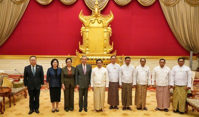 缅甸答应中国了当地时间4月25日，缅甸终于等到了中国的到来，他们十分的开心，包