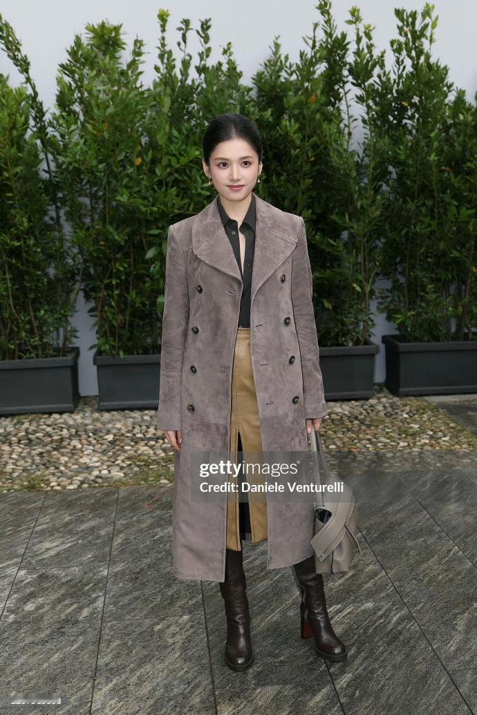 张婧仪G社生图状态张婧仪英伦女郎张婧仪G社生图状态，谁懂婧仪英伦女郎美感啊，