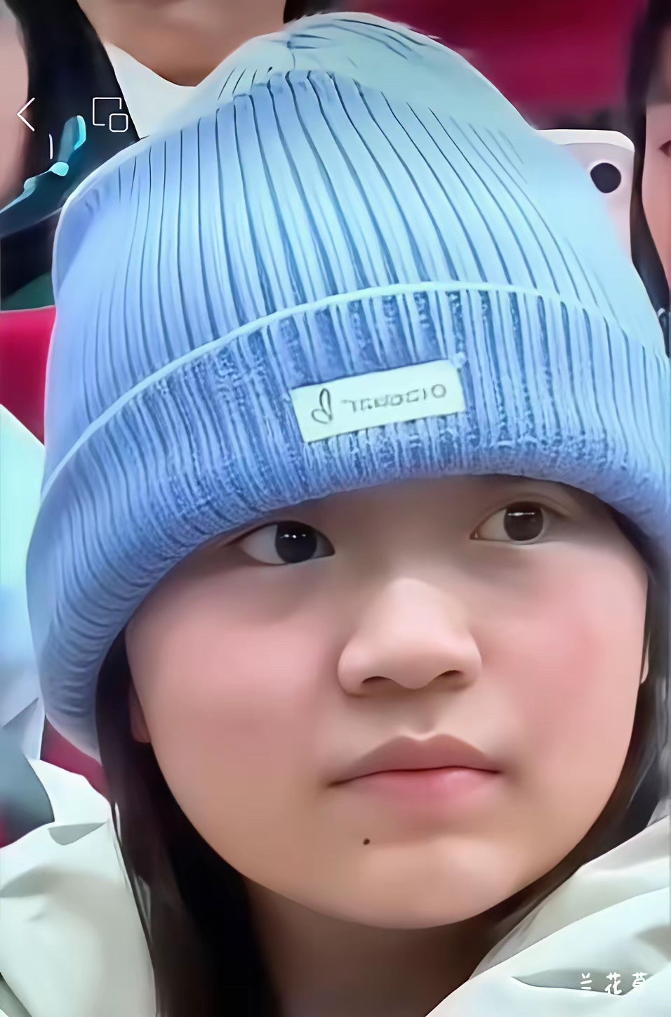 我实在想不通一夜之间全红婵变成娃娃脸了请问广大网友这图片是不是AI出来的我感觉不