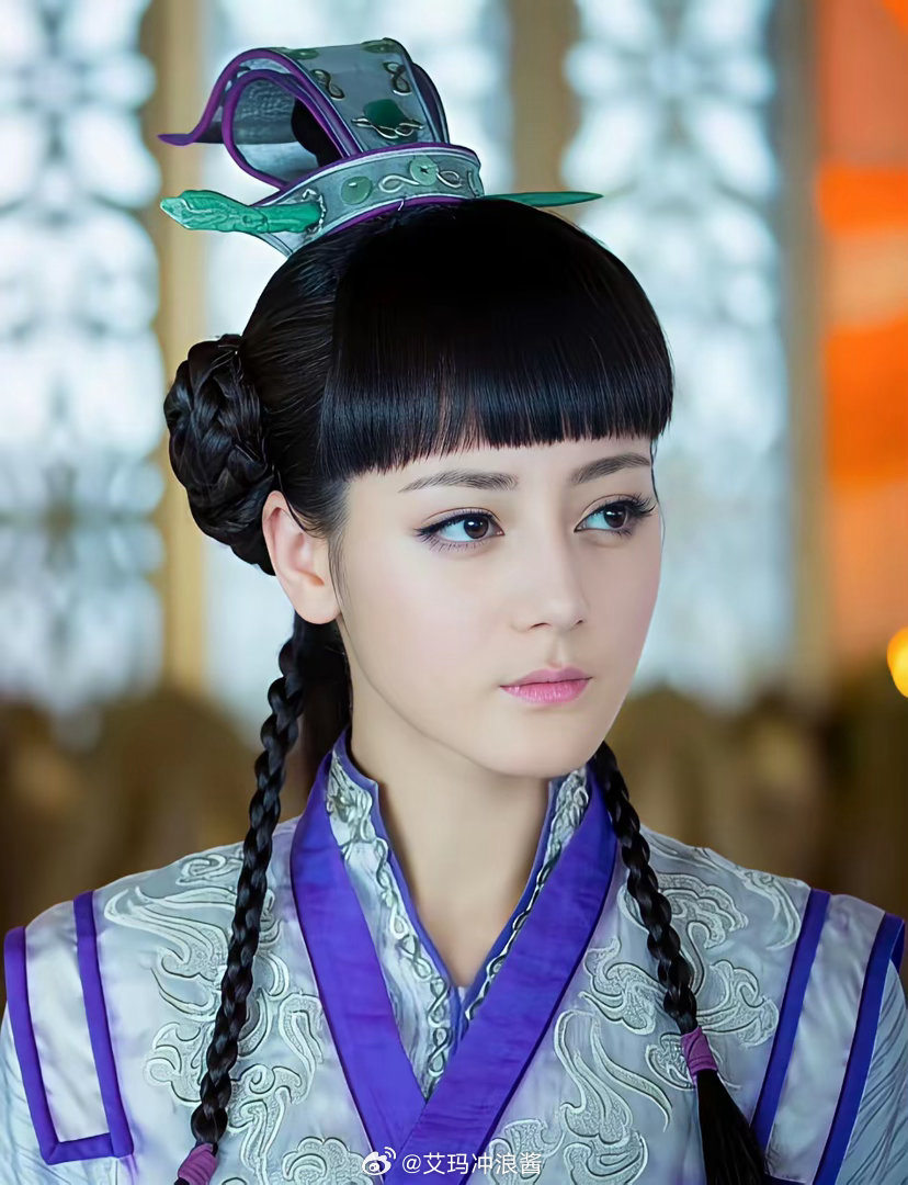 热巴最适合的古装还是凤九，那时候妆化也很自然。