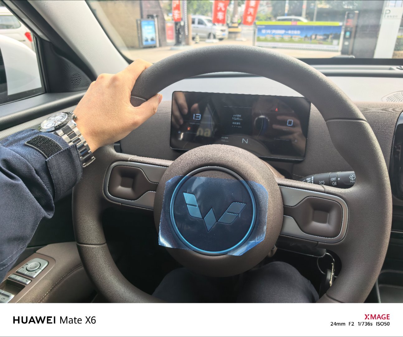 又是火花带闪电的一天提车上牌一天搞定我这台五菱星光560直接选了手动挡，就是追求