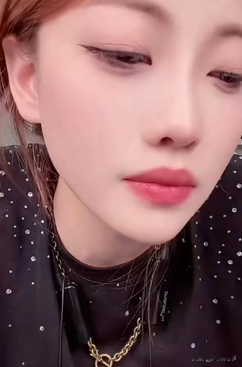 桐桐与老公争吵！驴家桐桐透露昨晚下播后心情不好躺在床上冷静不想