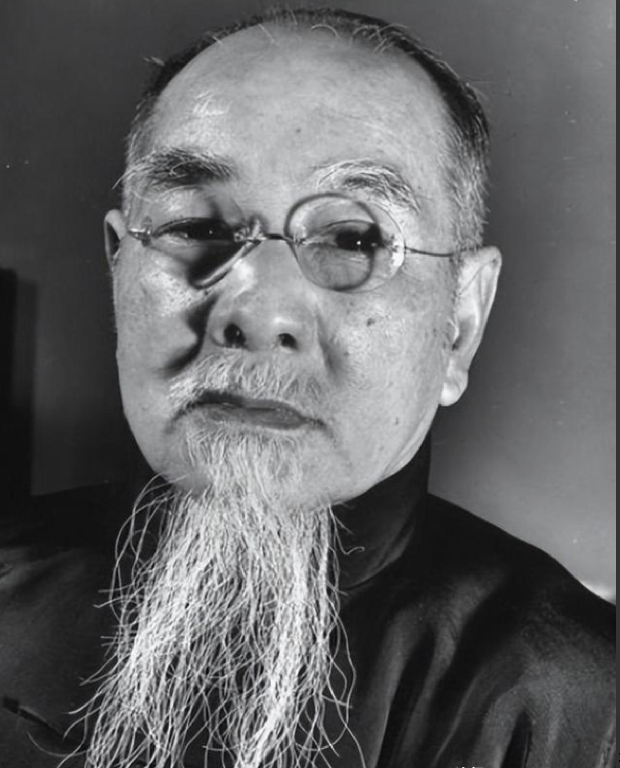 1936年，蒋介石在西安脱险后，在南京下飞机，何应钦第一个上去迎接，蒋介石却冷淡