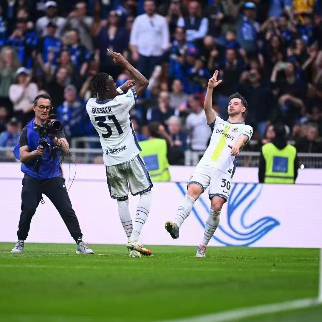 卡萨诺：那不勒斯赢的概率更大！本轮意甲的重头戏，国米对阵那不勒斯。前国米名宿卡