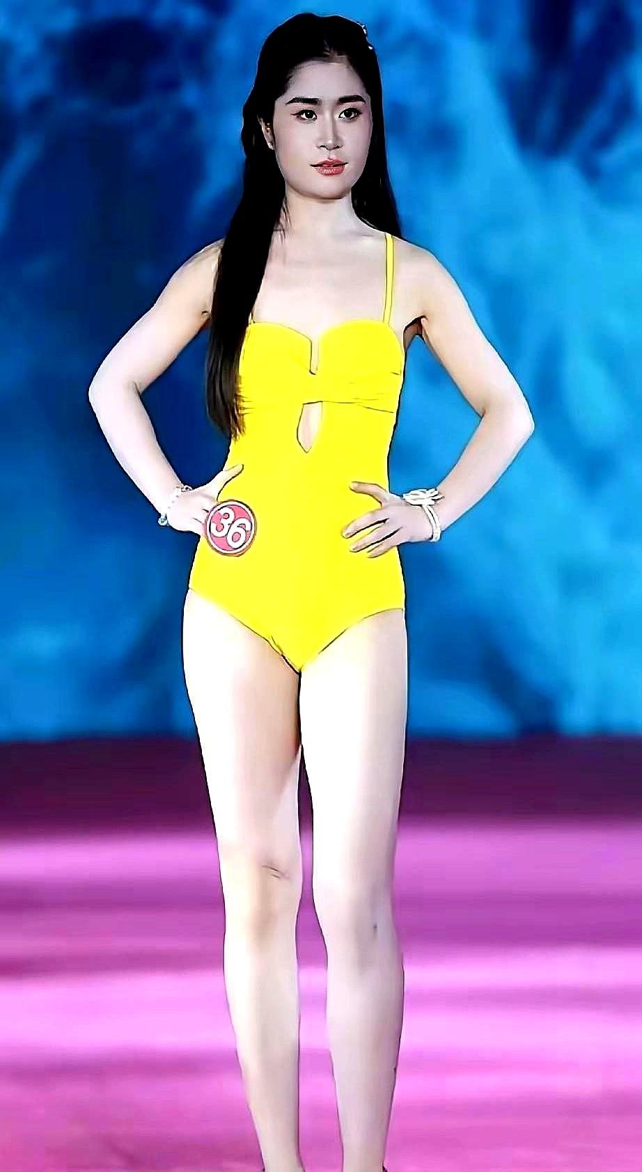 “精修图把冠军修成了AI”，热搜里，张倩的颧骨被拉高到能开瓶盖。网友炸锅：这