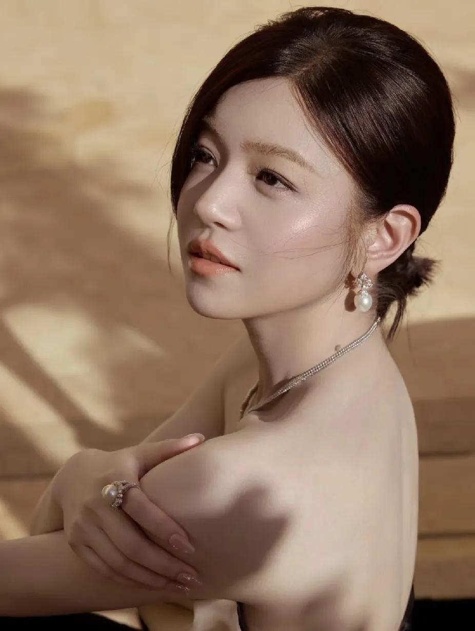 陈妍希估计很难再结婚了。不是没人敢娶她，她已经42岁了，不是没有喜欢她，而是