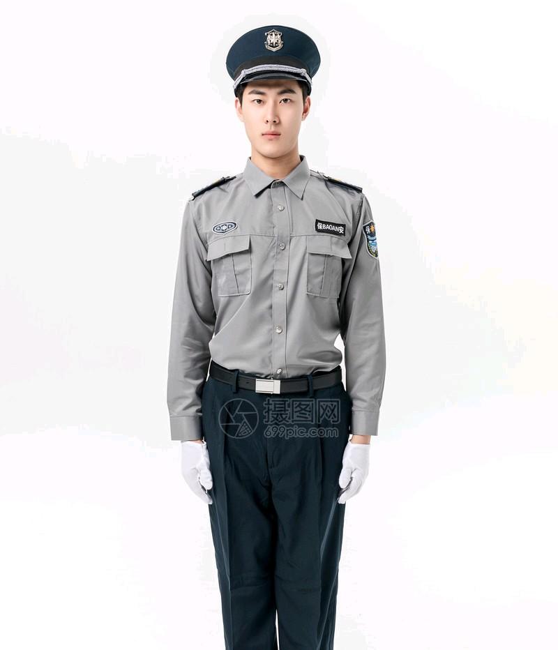 34岁大叔小区当保安月薪4200竟活成打工人天花板34岁男子扎根自家小区做保