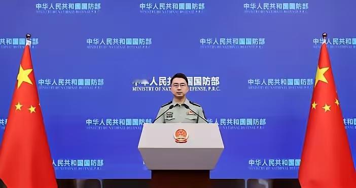 果断亮剑！台湾军购案通过第2天，解放军主力舰艇就开进了澎湖列岛相关海域。国防发言