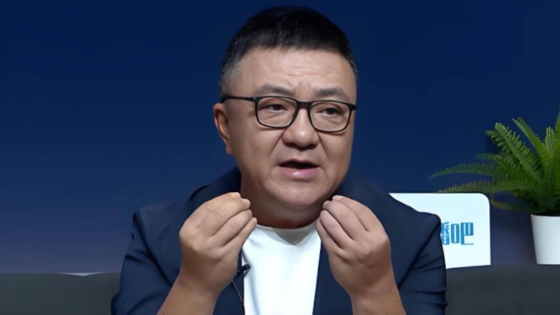 董路又上热搜了。这次不是因为他解说，也不是因为他带“足球小将”，而是因为他点名