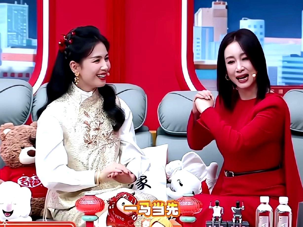 刘涛当众“开撕”秦海璐，大年三十发的祝福，硬是拖到初五才回，差点以为快20年的闺