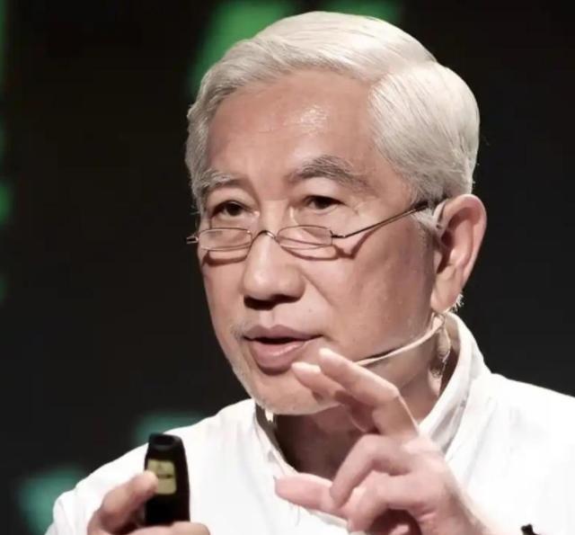 清华大学教授一语道破：搞无人驾驶汽车、无人酒店、饭店机器人都不奇怪，但现在的智能