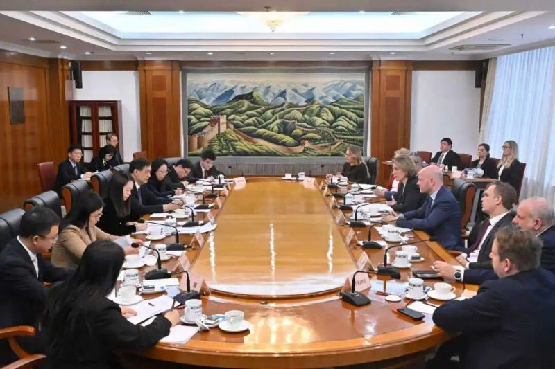 周海兵副主任会见德国工商大会首席执行官梅尔尼科夫