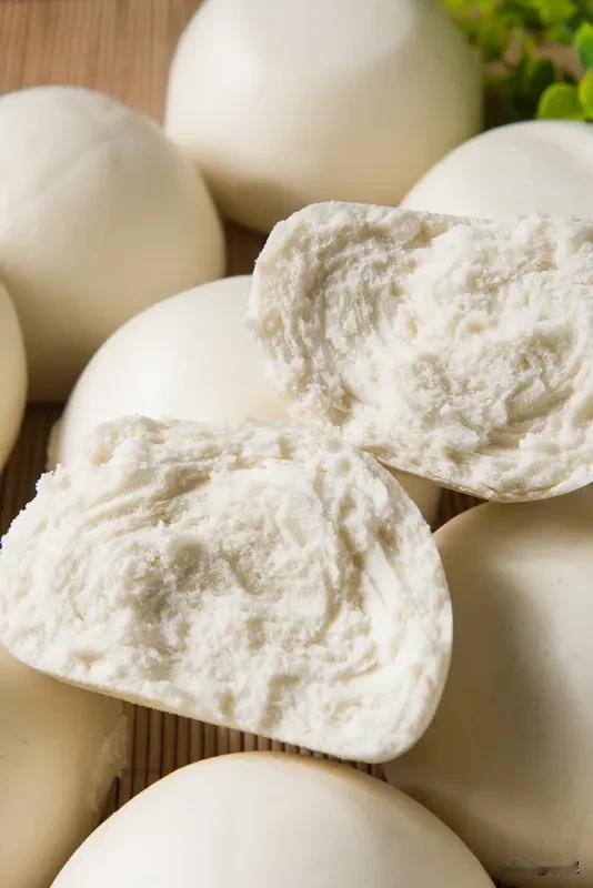 每天都为早餐吃什么烦恼，真是烦人！于是，我老公突发奇想，让我有空做几个白馒头