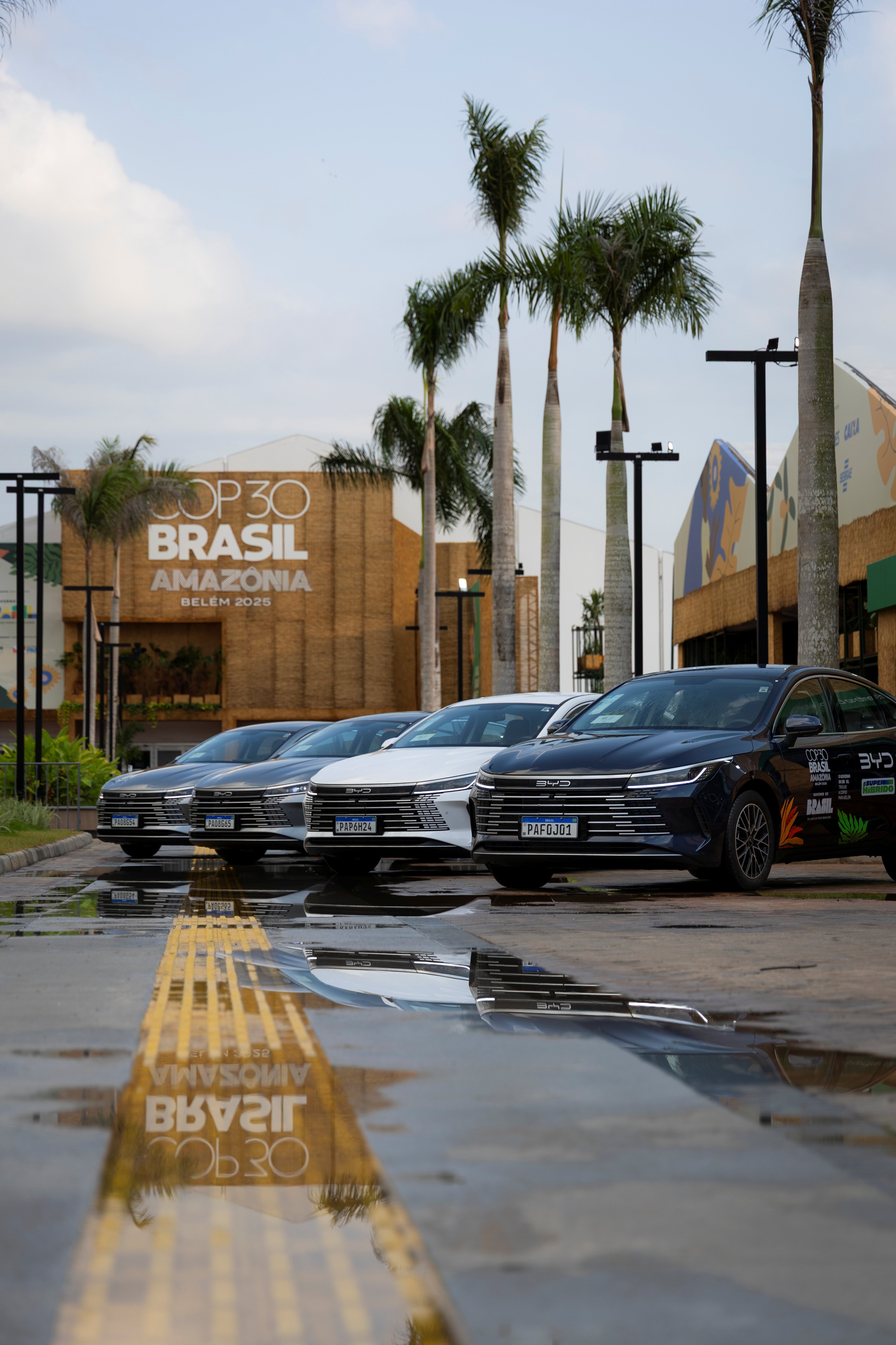 世界顶级气候大会！！！现场的接驳车全都是中国造